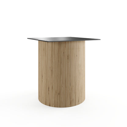Geriffelte Rundsäule aus Eiche – Table Kings