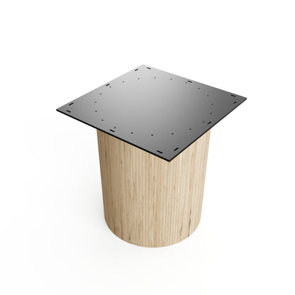 Geriffelte Rundsäule aus Eiche – Table Kings
